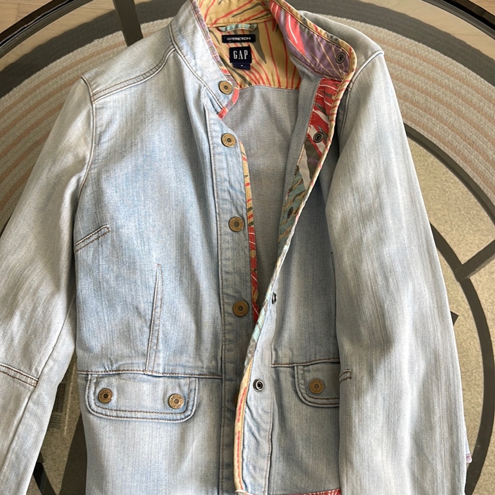 Denim jacket women’s size small from gap decorative piping